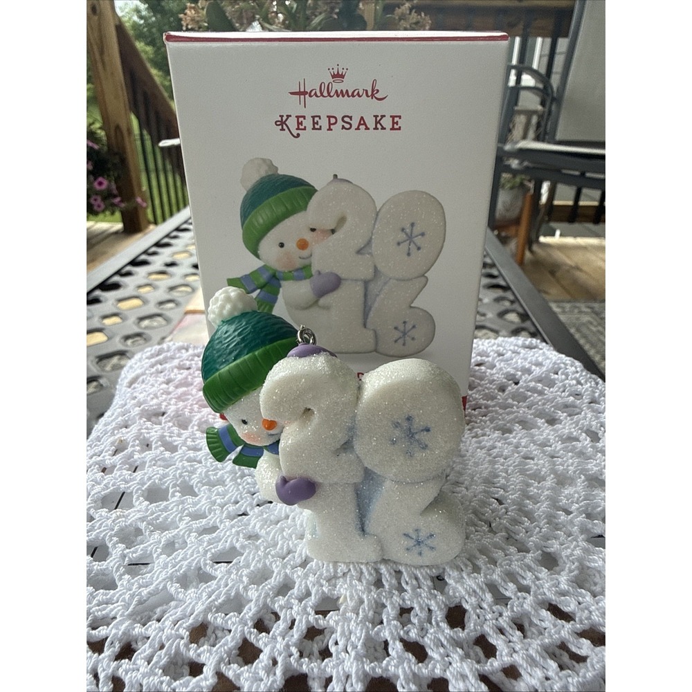 Hallmark‎ Keepsake 2016 Frosty Fun Decade Ornament
